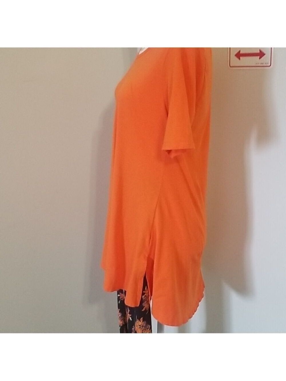 LULAROE 2 PIECE SZ XS TUNIC WITH LEGGINGS - Picture 4 of 7
